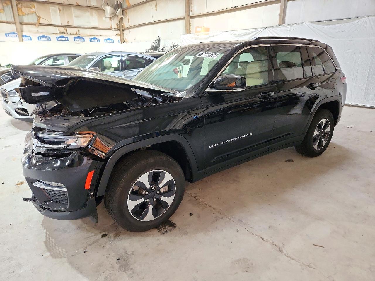 2024 JEEP GRAND CHEROKEE Limited 4XE — Front 3/4