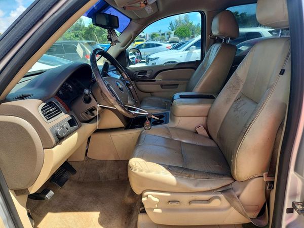 2014 CHEVROLET SUBURBAN LT — DENT