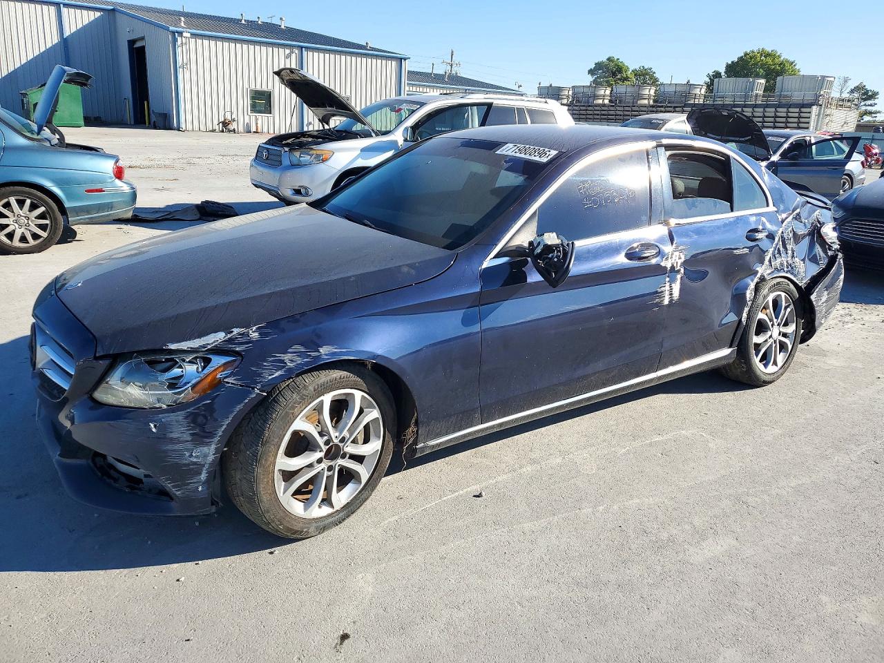 2015 MERCEDES-BENZ C Base — Front 3/4