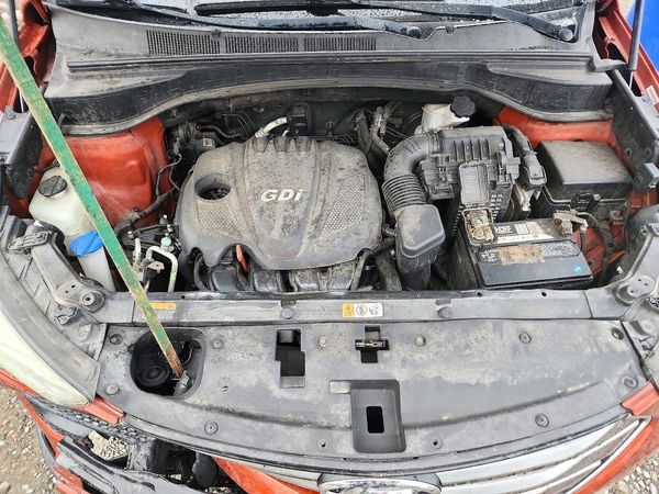 2015 HYUNDAI SANTA FE GL — Engine bay