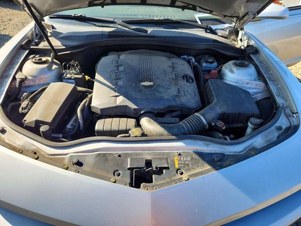 2013 CHEVROLET CAMARO 2LS — Engine bay