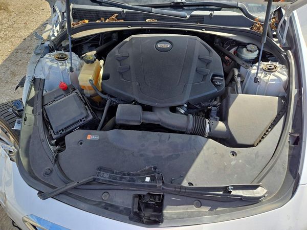 2016 CADILLAC CTS Premium — Engine bay