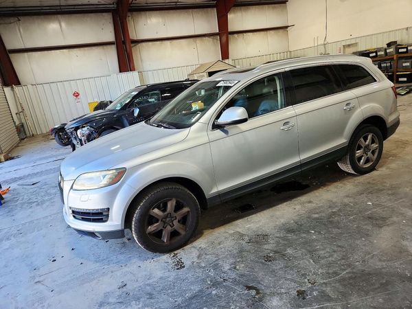 2013 AUDI Q7 Premium Plus — Front 3/4