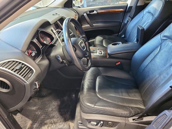 2013 AUDI Q7 Premium Plus — DENT