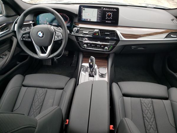 2023 BMW 530