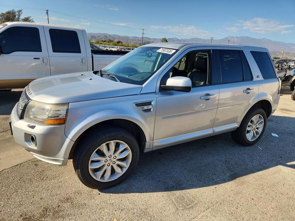 2013 LAND ROVER LR2 HSE — Front 3/4