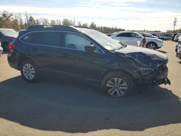 2018 SUBARU OUTBACK Premium — Passenger 3/4