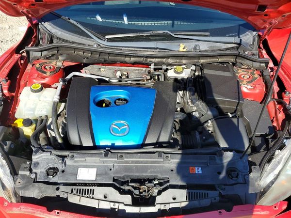 2013 MAZDA 3 Touring/GS — Engine bay