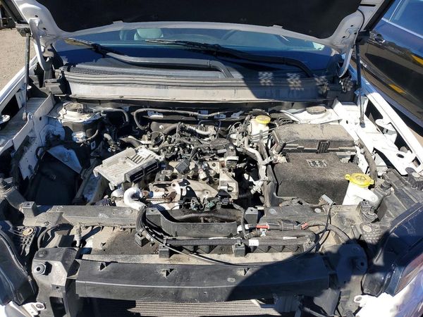 2019 JEEP CHEROKEE Limited — Engine bay