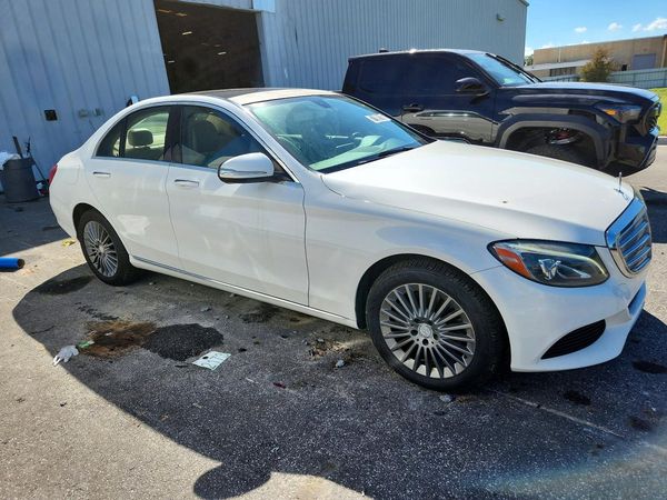 2015 MERCEDES-BENZ C 4-MATIC — Passenger 3/4