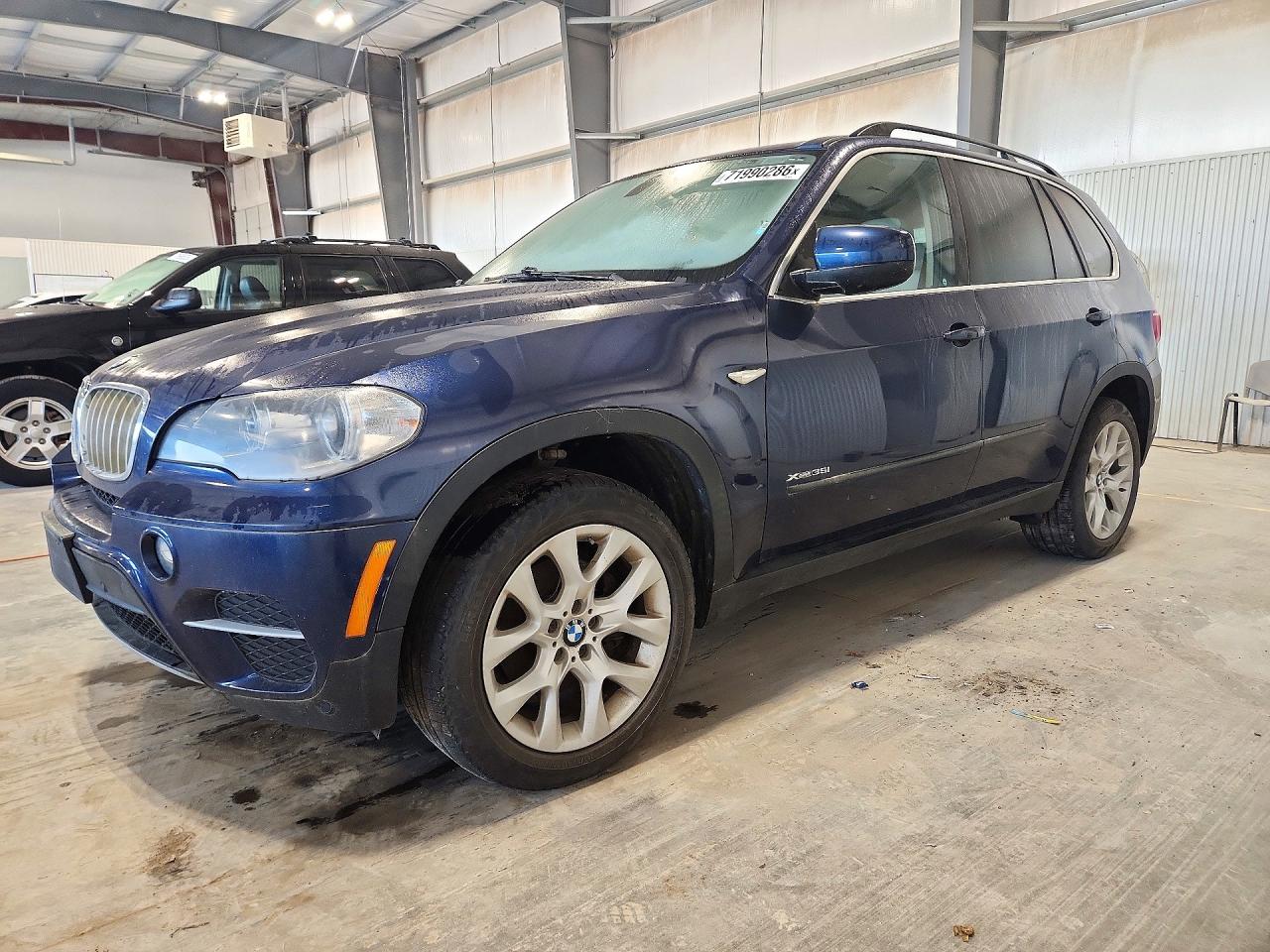 2013 BMW X5 xDrive35i — Front 3/4