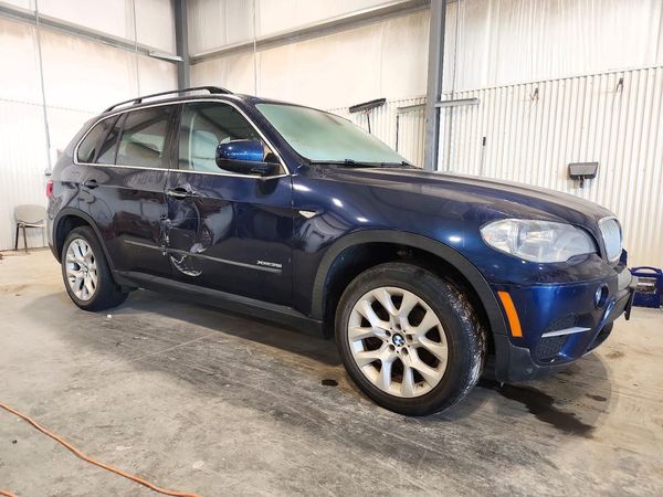 2013 BMW X5 xDrive35i — Passenger 3/4