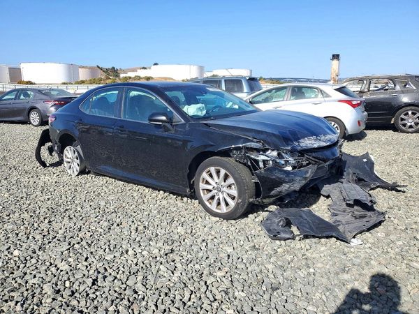 2018 TOYOTA CAMRY L/LE/SE/XLE — Passenger 3/4