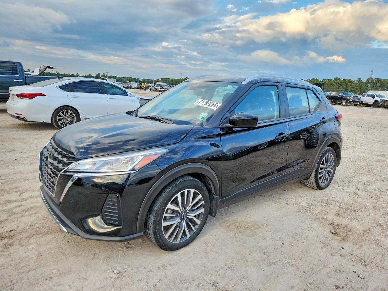 2024 NISSAN KICKS SV — Front 3/4