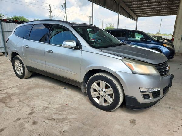 2014 CHEVROLET TRAVERSE 1LT — Passenger 3/4