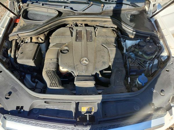 2015 MERCEDES-BENZ GL-CLASS GL450 — Engine bay