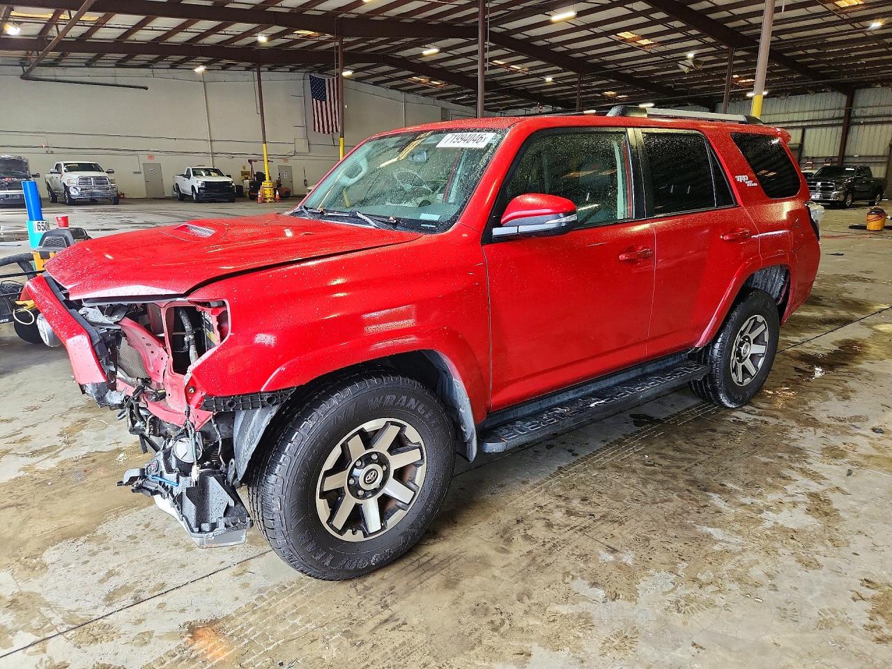 2018 TOYOTA 4RUNNER — Front 3/4