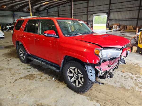 2018 TOYOTA 4RUNNER — Passenger 3/4