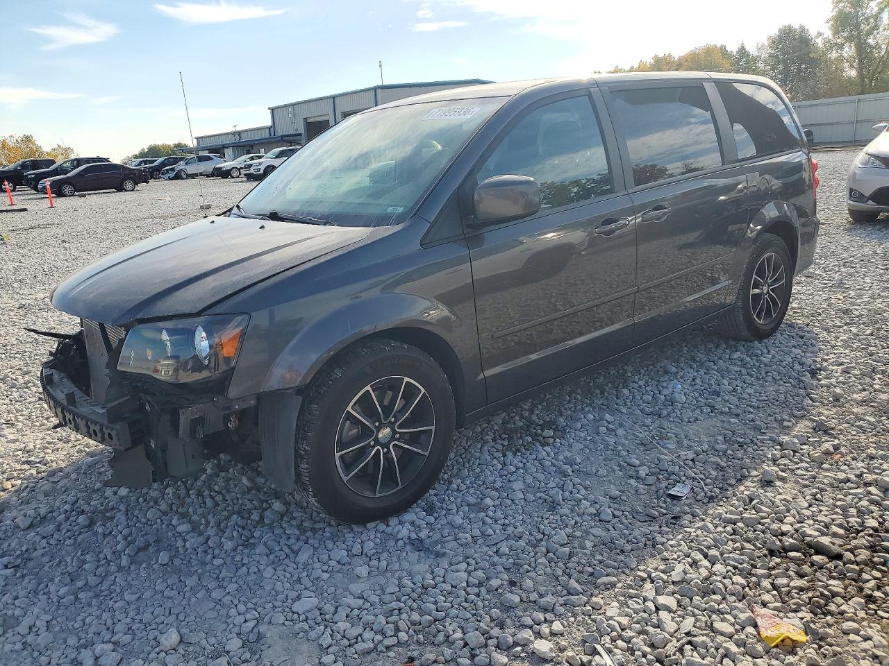 2016 DODGE GRAND CARAVAN SXT — Front 3/4