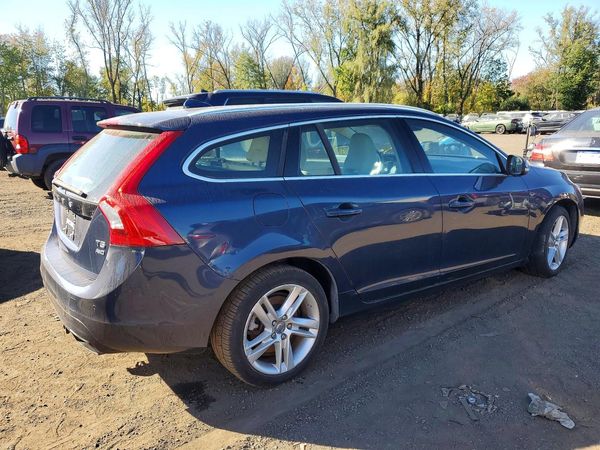2015 VOLVO V60 Premier (non R design) — PSRA