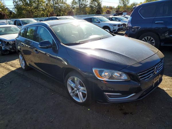 2015 VOLVO V60 Premier (non R design) — Passenger 3/4