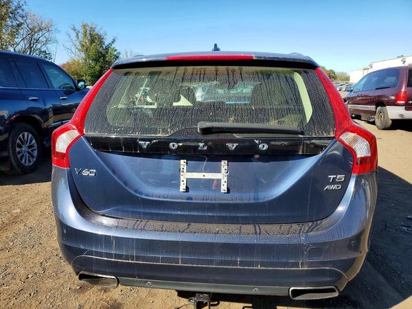 2015 VOLVO V60 Premier (non R design) — DIRR
