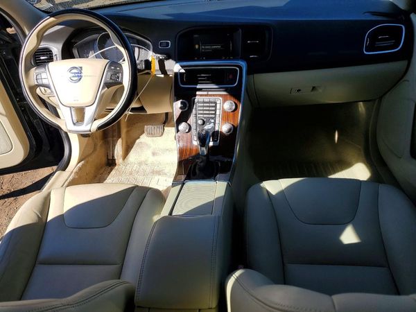 2015 VOLVO V60 Premier (non R design) — CKPT