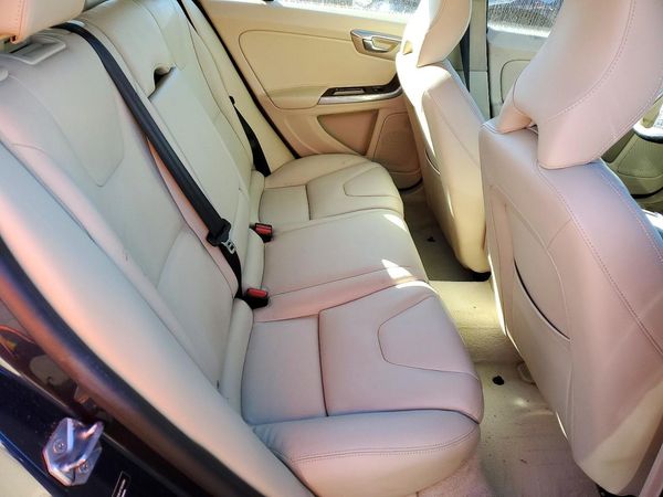 2015 VOLVO V60 Premier (non R design) — PSRS