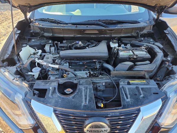2018 NISSAN ROGUE — Engine bay