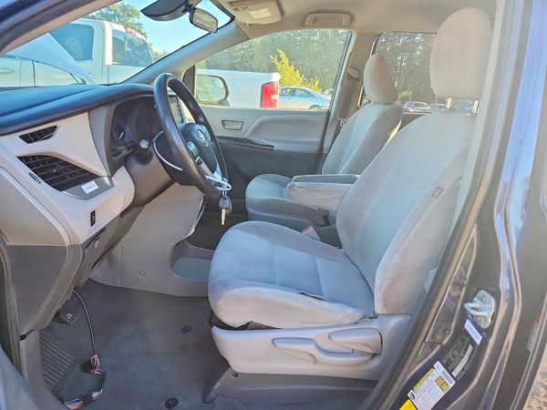 2020 TOYOTA SIENNA D grade — DENT