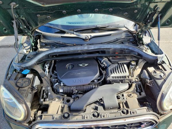 2017 MINI COOPER — Engine bay