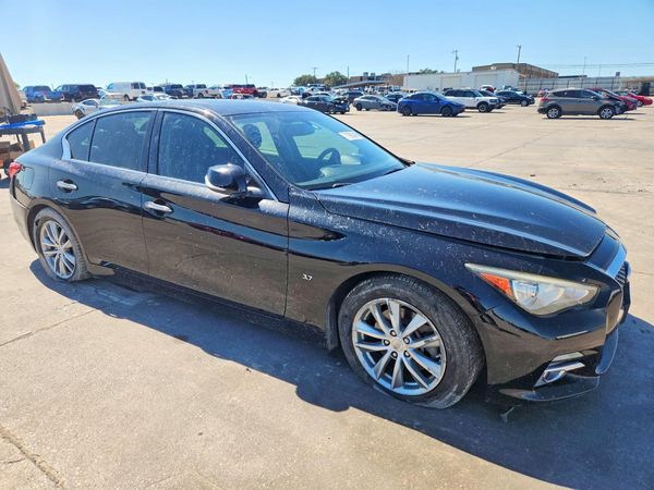 2015 INFINITI Q50 — Passenger 3/4