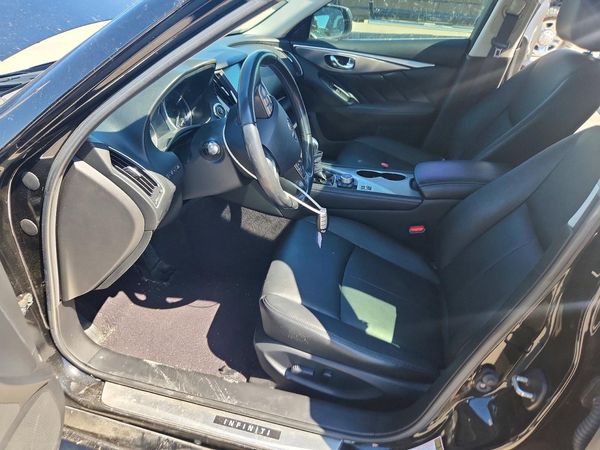 2015 INFINITI Q50 — DENT