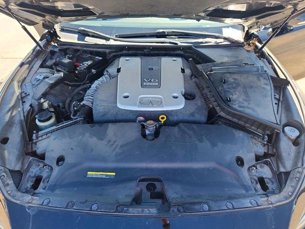 2015 INFINITI Q50 — Engine bay