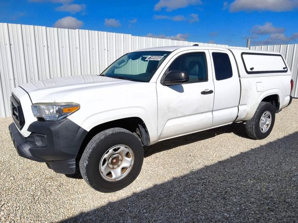 2020 TOYOTA TACOMA SR5 — Front 3/4