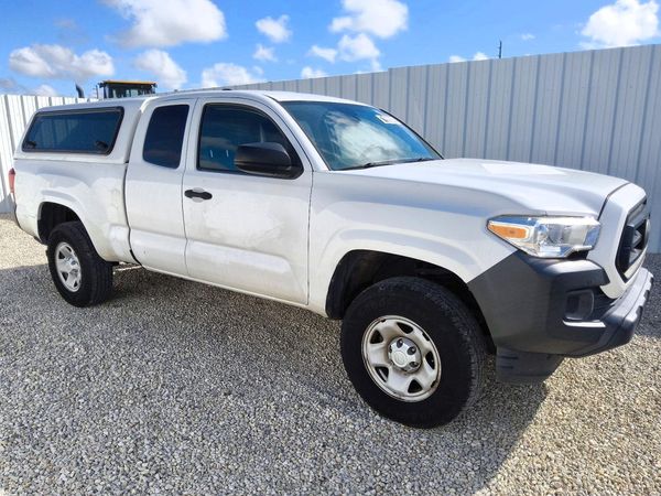 2020 TOYOTA TACOMA SR5 — Passenger 3/4