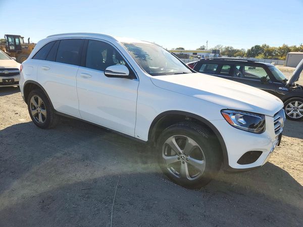 2018 MERCEDES-BENZ GLC GLC300 — Passenger 3/4