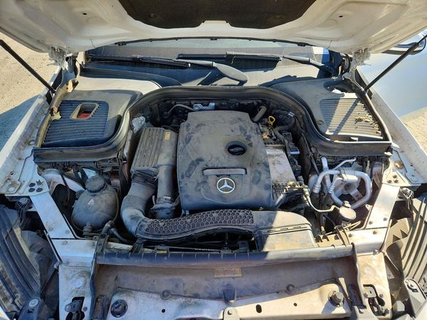 2018 MERCEDES-BENZ GLC GLC300 — Engine bay