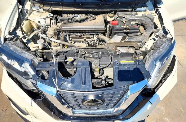 2019 NISSAN ROGUE — Engine bay