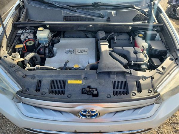 2012 TOYOTA HIGHLANDER Base/Hybrid — Engine bay