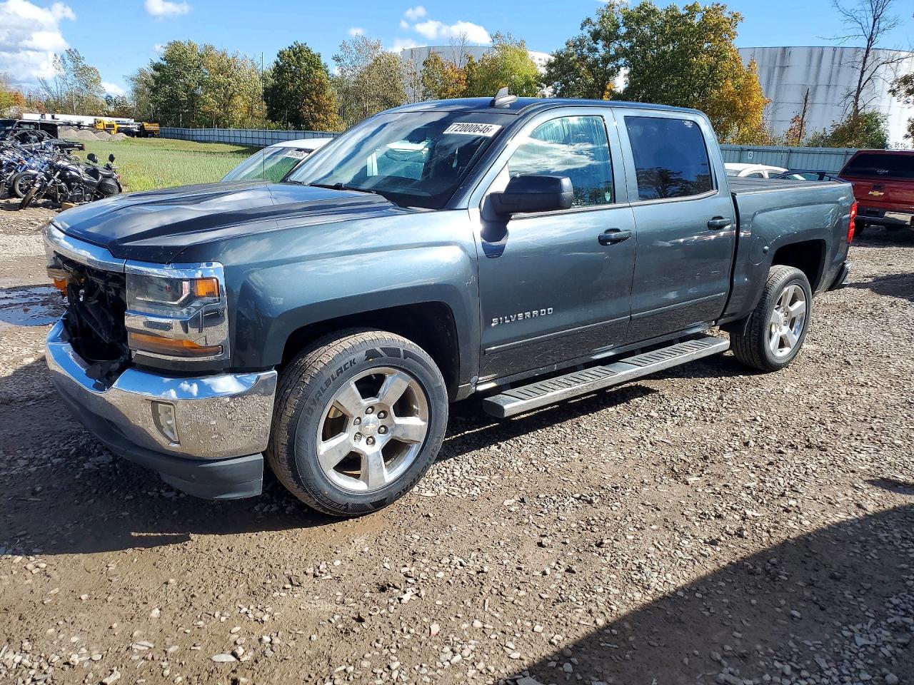 2017 CHEVROLET SILVERADO LT — Front 3/4
