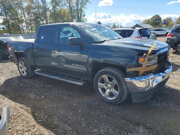 2017 CHEVROLET SILVERADO LT — Passenger 3/4