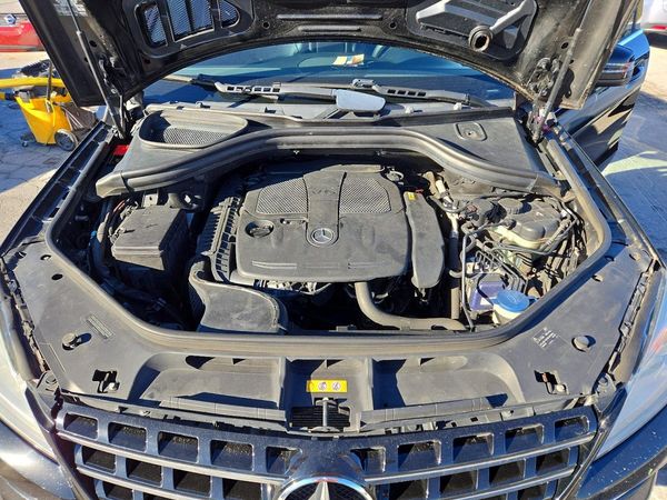 2014 MERCEDES-BENZ M-CLASS ML350 4-MATIC — Engine bay