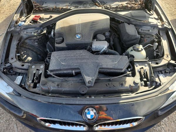 2018 BMW 3 SERIES xDrive — Engine bay
