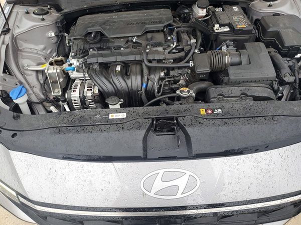 2025 HYUNDAI ELANTRA SEL Convenience — Engine bay