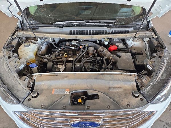 2020 FORD EDGE SEL — Engine bay