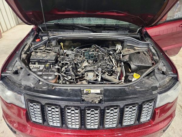 2018 JEEP CHEROKEE Laredo — Engine bay