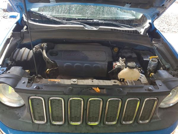 2015 JEEP RENEGADE — Engine bay