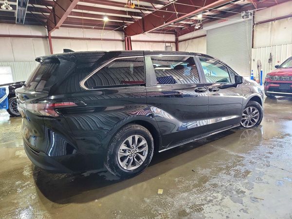 2026 TOYOTA SIENNA LE — PSRA