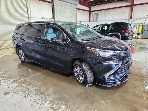 2026 TOYOTA SIENNA LE — Passenger 3/4